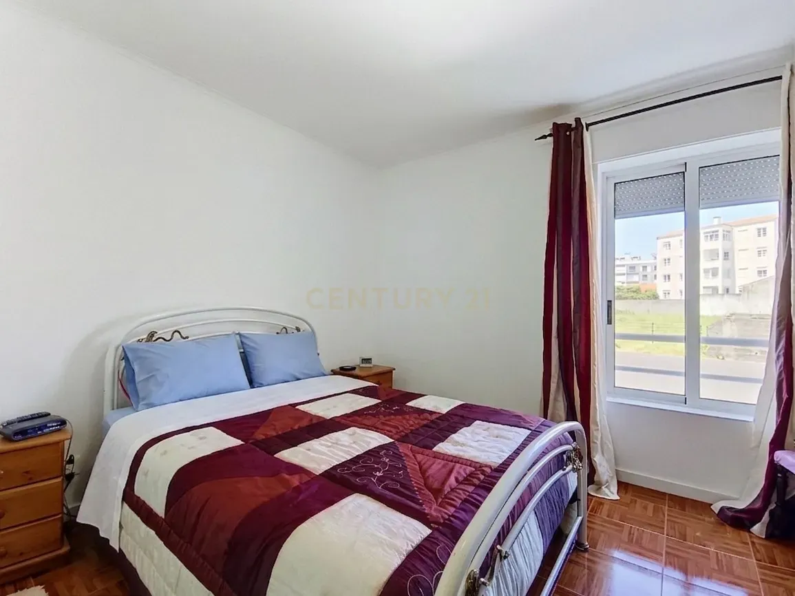 Fotografia 12 de Apartamento T2 com Excelente Luminosidade e Localização Estratégica em Ponta Delgada