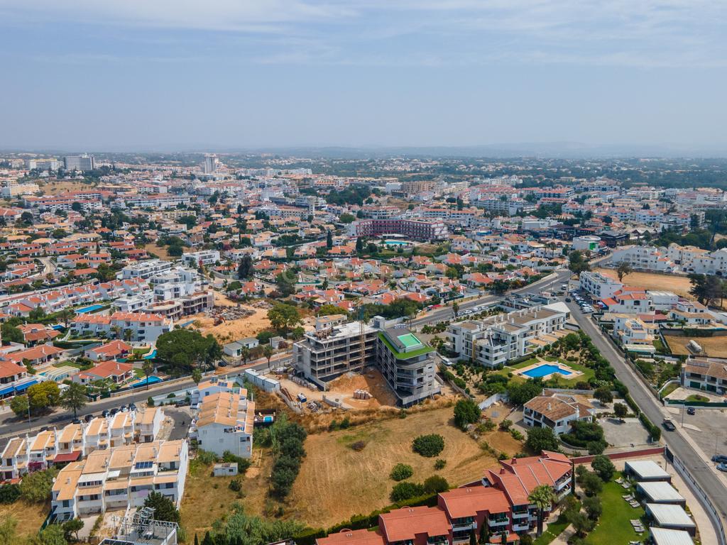 Apartamentos de Prestígio no Centro de Albufeira no Único Condomínio Novo com Vista Mar a Poucos Passos da Praia - Image 30