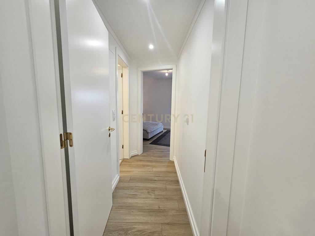 Luxuoso Apartamento T3 com terraço em Arroios, Lisboa - Image 18