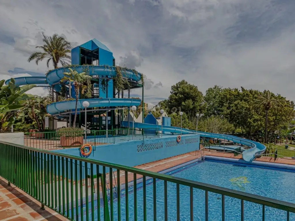 Apartamento T1 em Málaga com Vista e Acesso a Piscina - Image 9