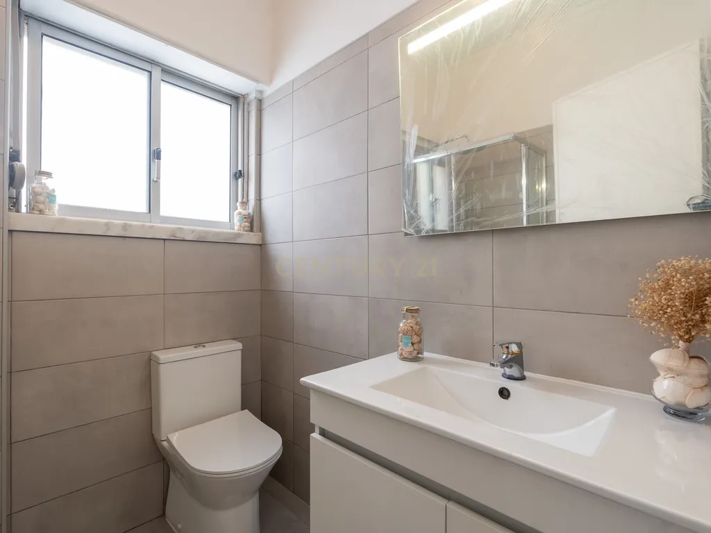 T2 Renovado em Odivelas — Conforto, Luz Natural e Localização Privilegiada - Image 23