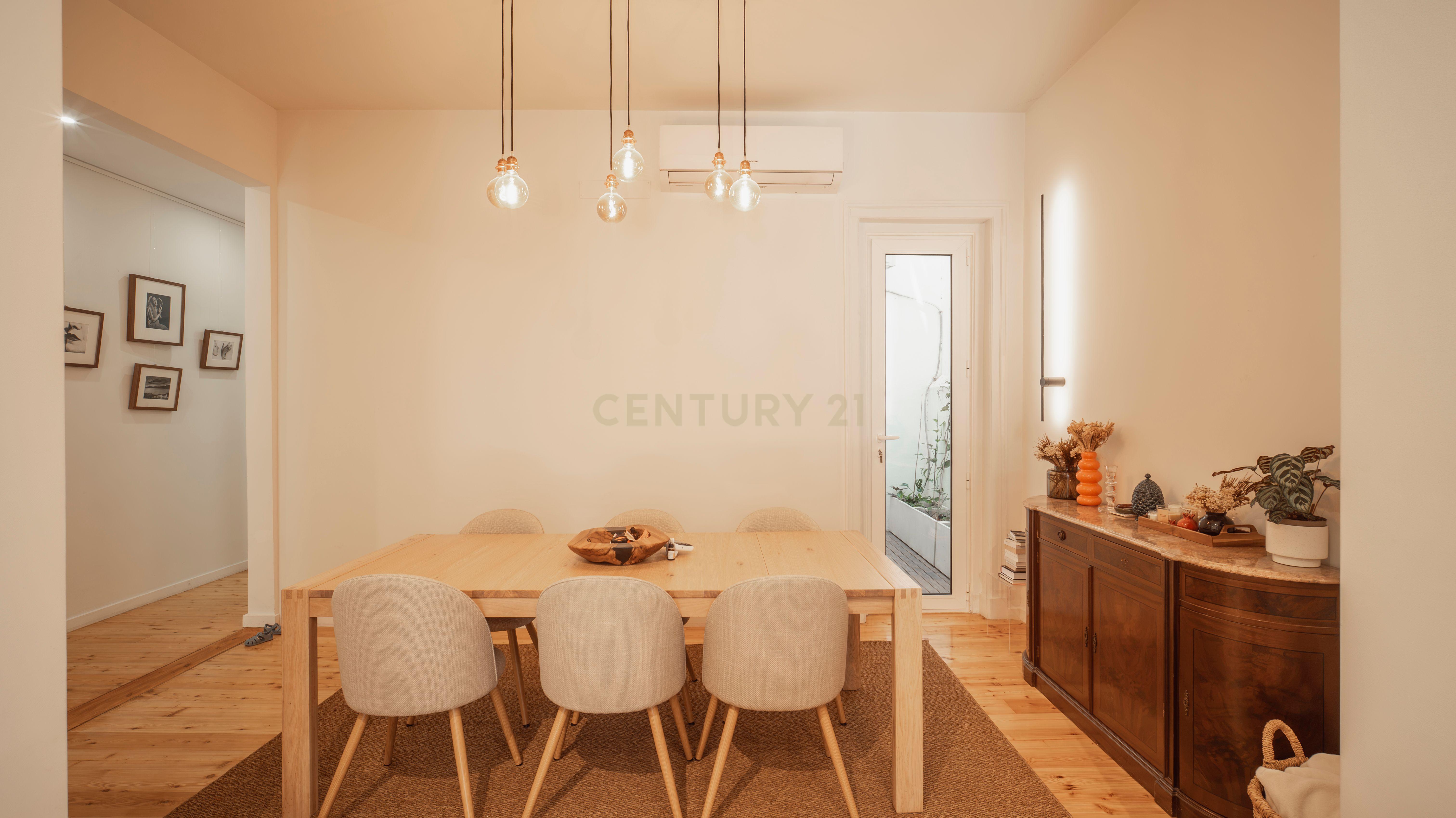 Fotografia 10 de Apartamento Encantador com Jardim Privativo — Santo António, Lisboa