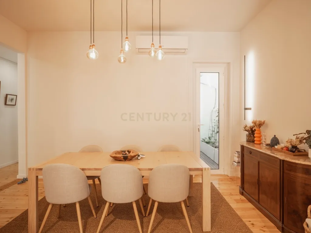 Apartamento Encantador com Jardim Privativo — Santo António, Lisboa - Image 10