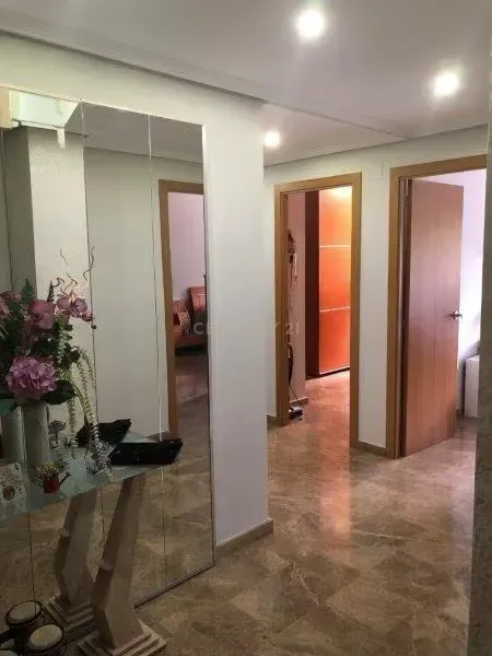 Apartamento de 3 quartos em Valência com comodidades de luxo - Image 8