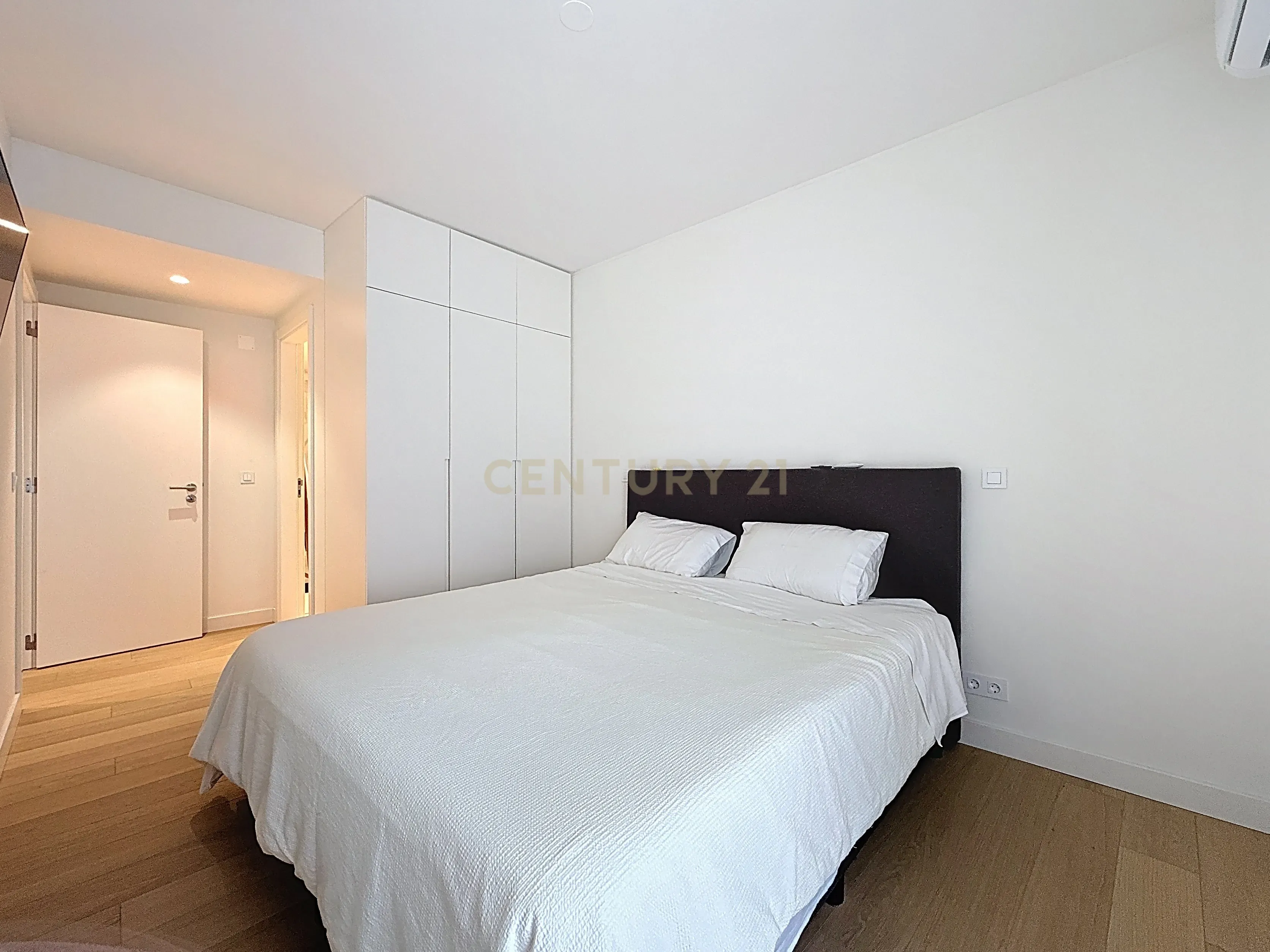Apartamento T2 com Vista Rio, Semi-Novo, Empreendimento Seixal Baia / Vende-se com o mobiliário - Image 15