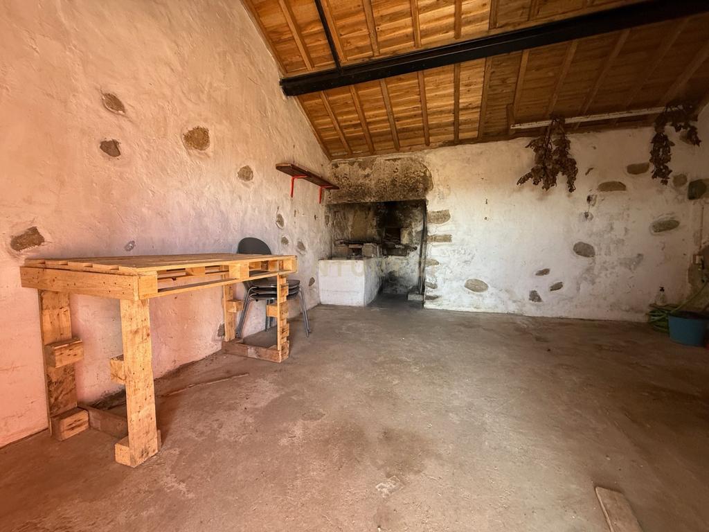 Terreno urbanizável com casa de despejo em Ribeira Seca- Vila de S.Sebastião - Image 6