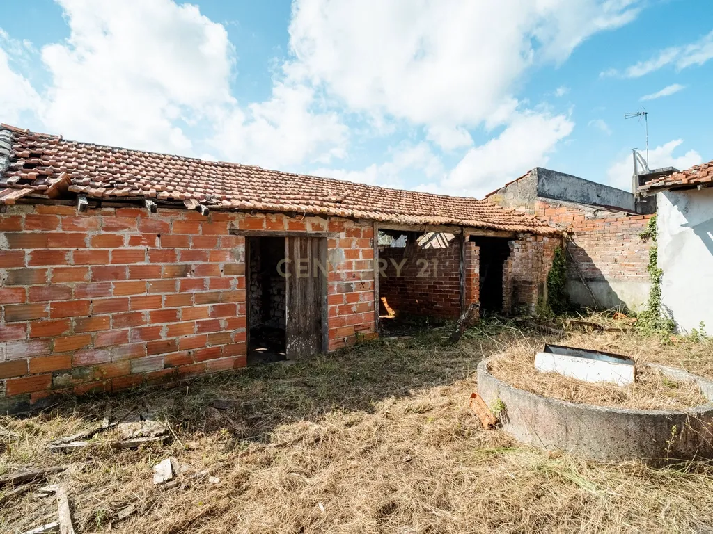 Moradia T7 com Enorme Potencial em Lote Total de 5.611 m² - Image 24
