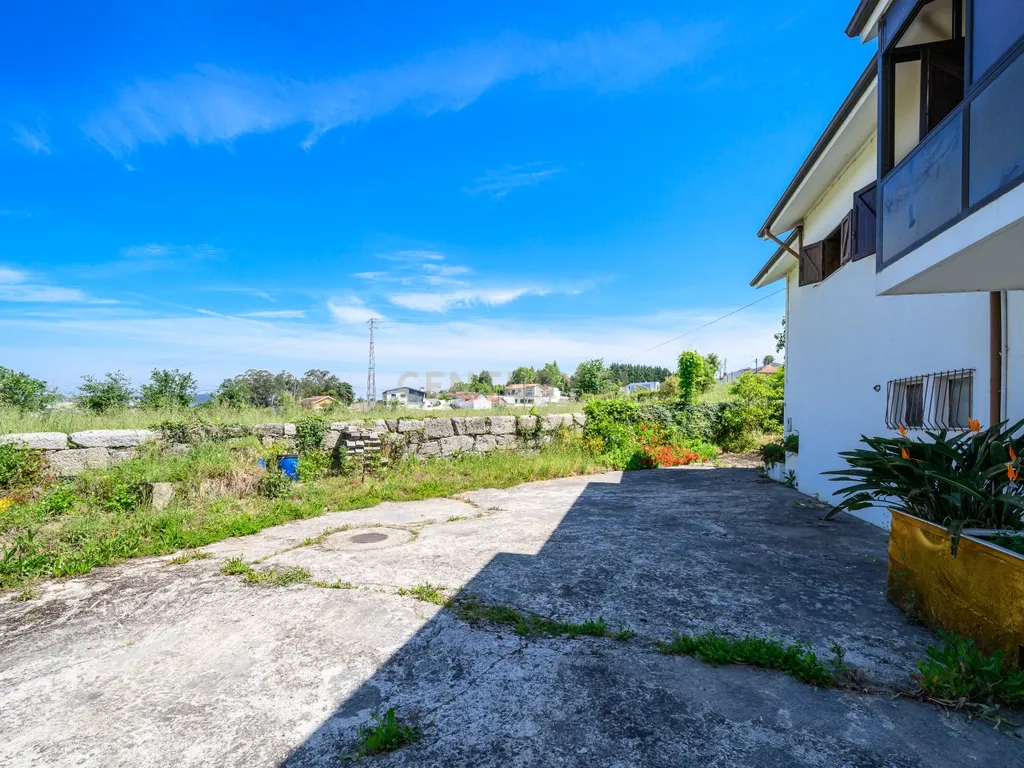 Descubra Esta Moradia T3 em Penafiel com Cave, Jardim e Acessos Excelentes - Image 8