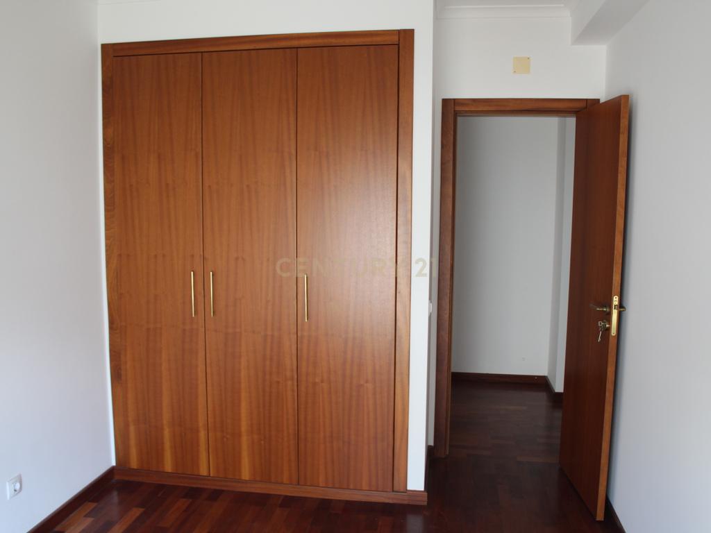 Apartamento T3 para Arrendamento em Abrantes – Condomínio Fechado na Zona Histórica - Image 6