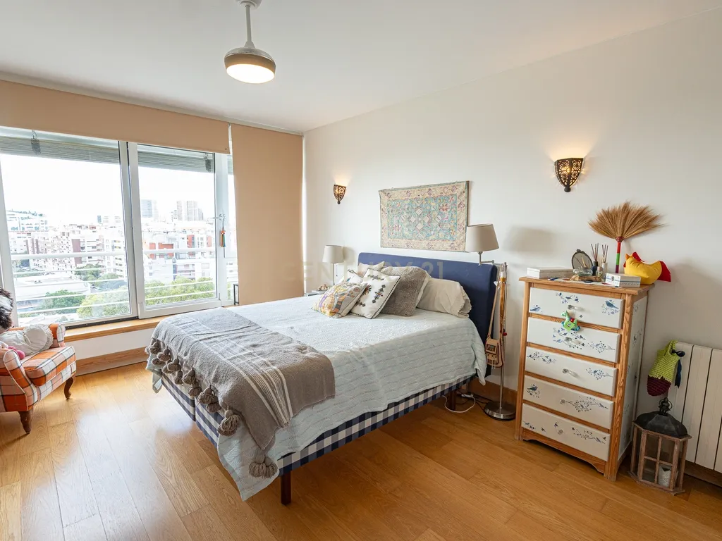 T4 Duplex com Rooftop e Vista Panorâmica sobre o Tejo – Parque das Nações - Image 11
