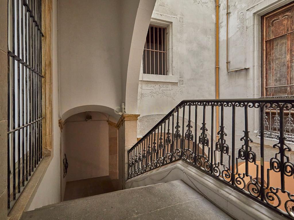 Duplex Espetacular em Barcelona, Cataluña - 463m² de Potencial - Image 23