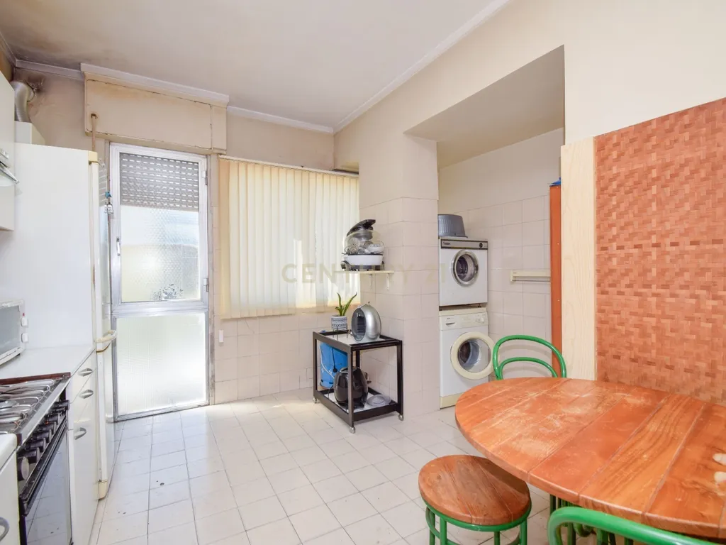 T3 em Alfragide com 125 m² – Oportunidade para Remodelação com Potencial - Image 10