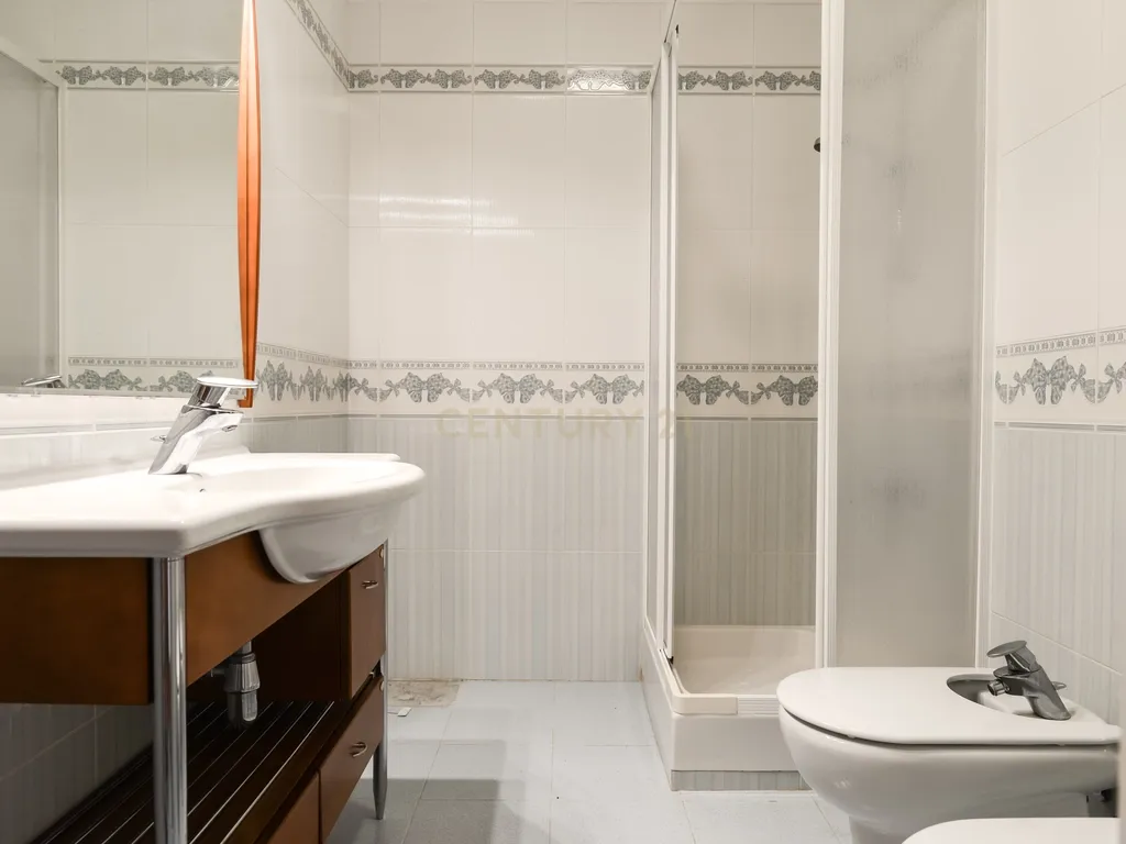 Apartamento T2 com Vista Mar, 2 lugares de garagem na Parede, Cascais - Image 15
