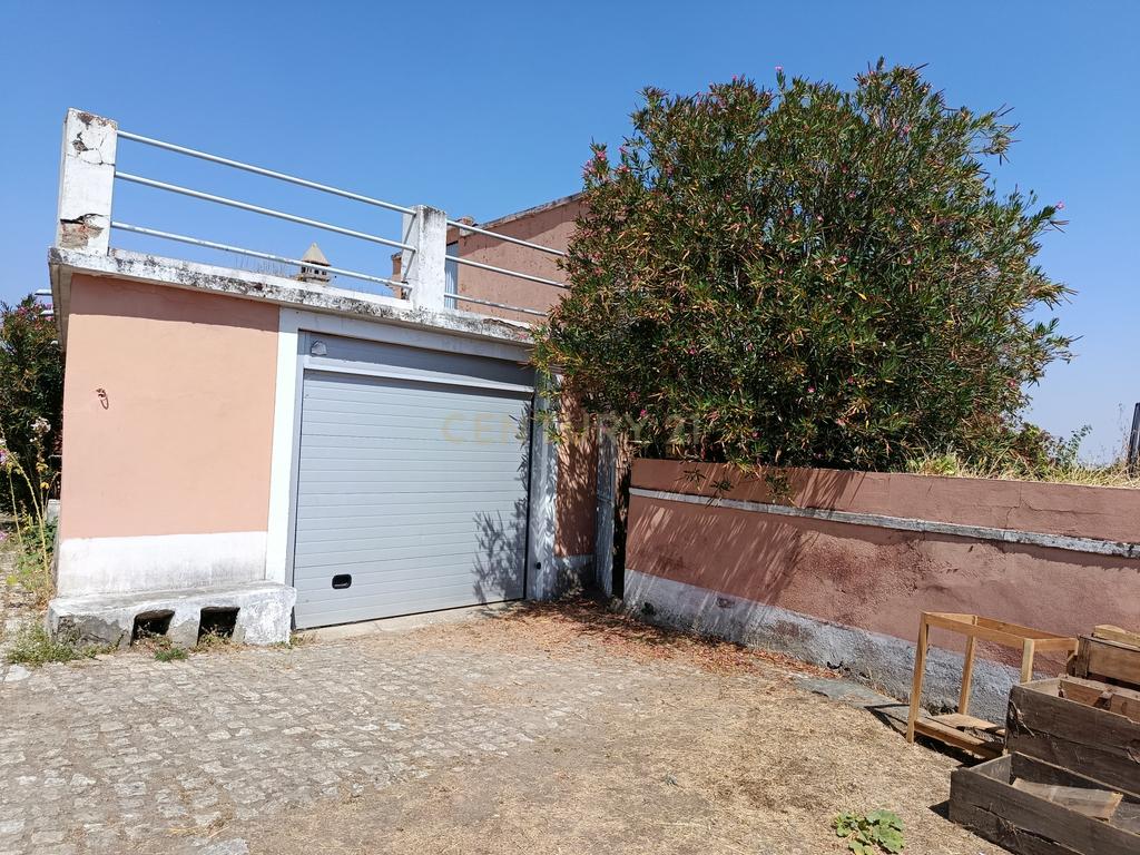 Espetacular Moradia com Terreno e Anexos em Rebordãos e Vista Panorâmica em Bragança - Image 3