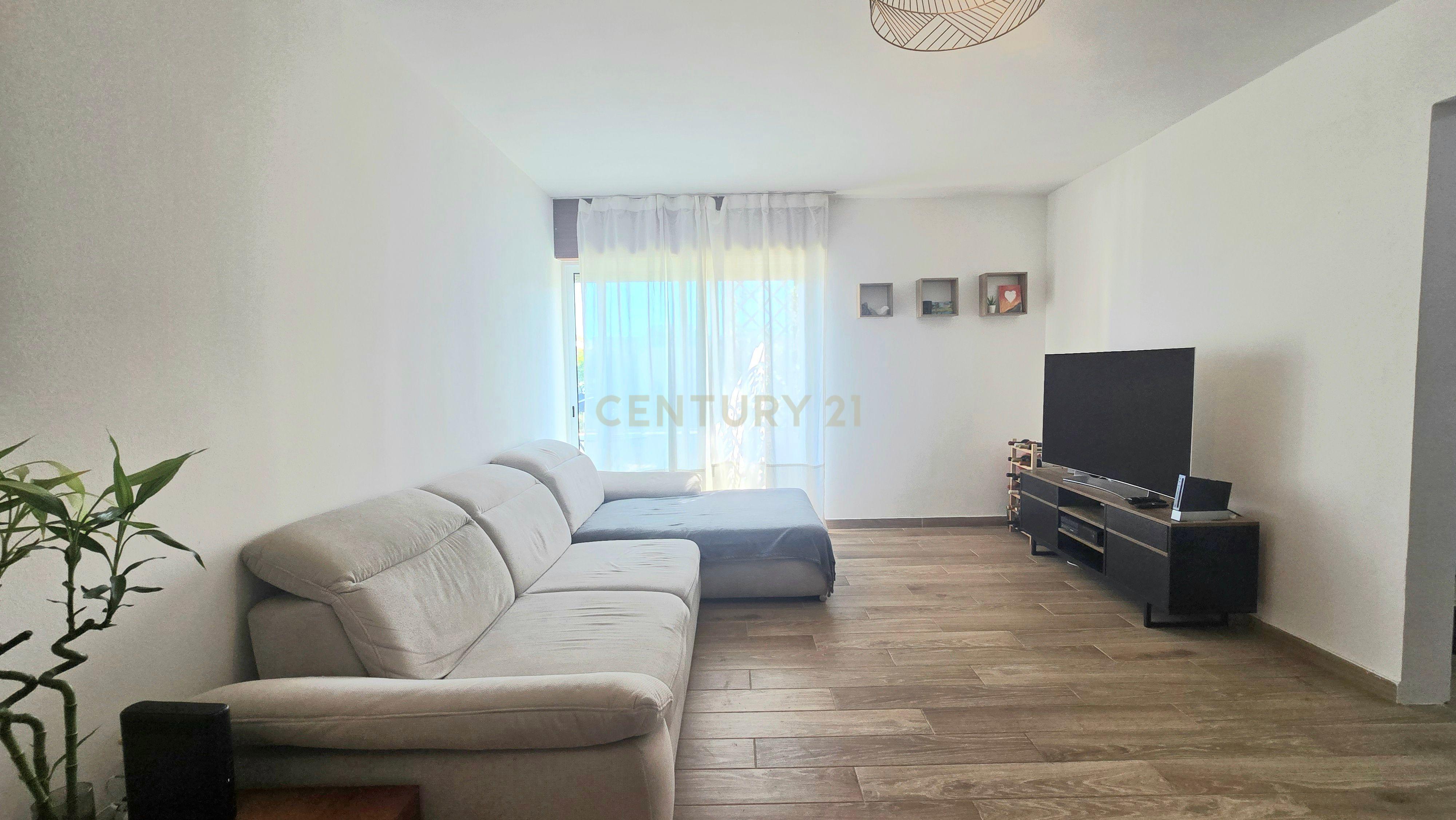 Fotografia 6 de Apartamento T2 Remodelado com Piscina, Jardim e Estacionamento em Portimão