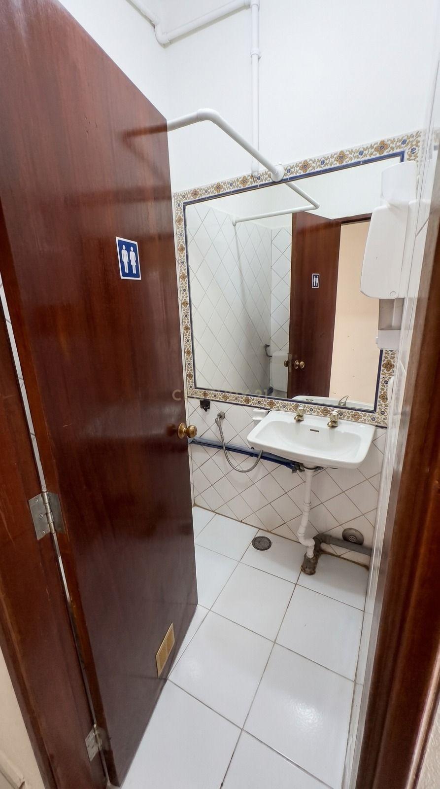 Fotografia 4 de Loja com projeto | 2 pisos + possibilidade de sótão