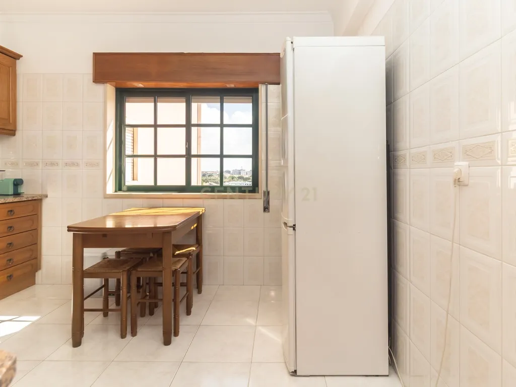 Apartamento T2 com Parqueamento, Elevador, Pronto a Habitar – Uma Oportunidade a Não Perder - Image 31
