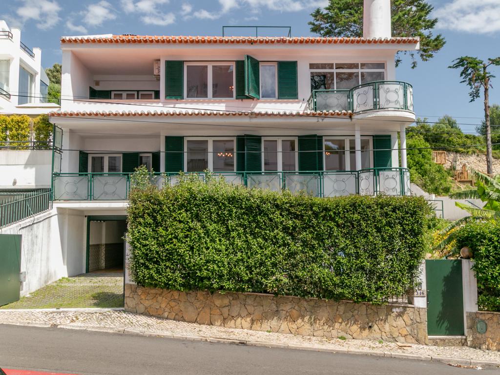 Moradia tradicional com 6 quartos, vista mar e piscina – Jardins da Parede - Image 6