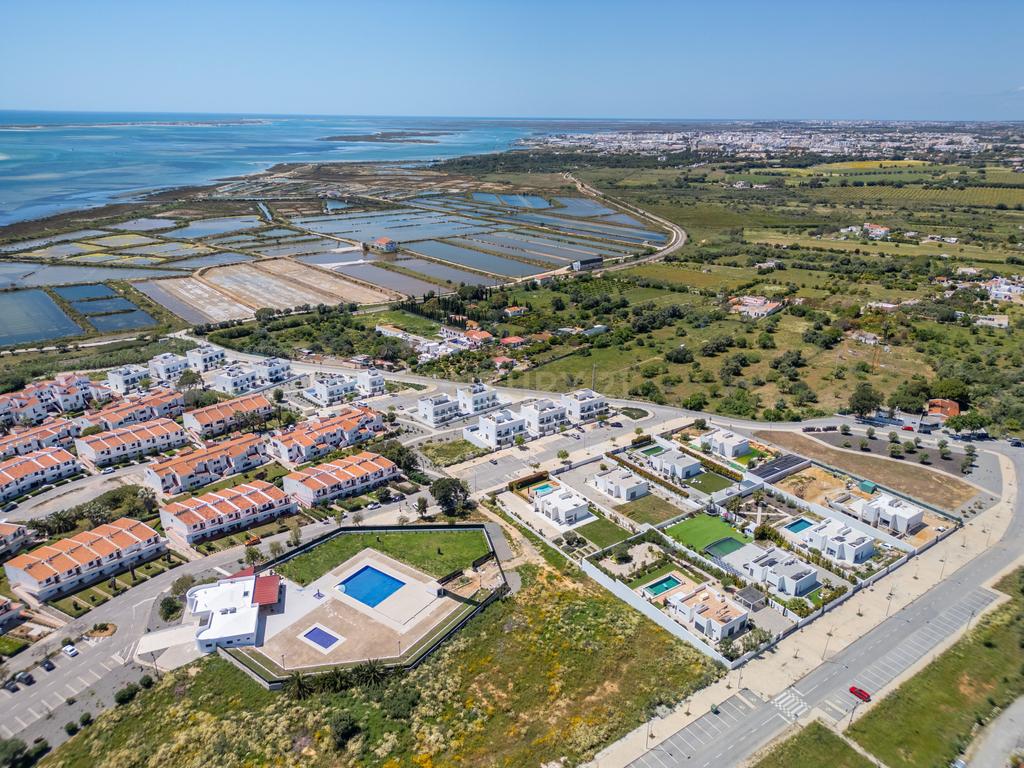 Lote de Terreno com Projeto Pré-aprovado para Moradia T3 com Piscina Privativa – Um Refúgio no Coração do Algarve, entre a Ria Formosa - Image 16