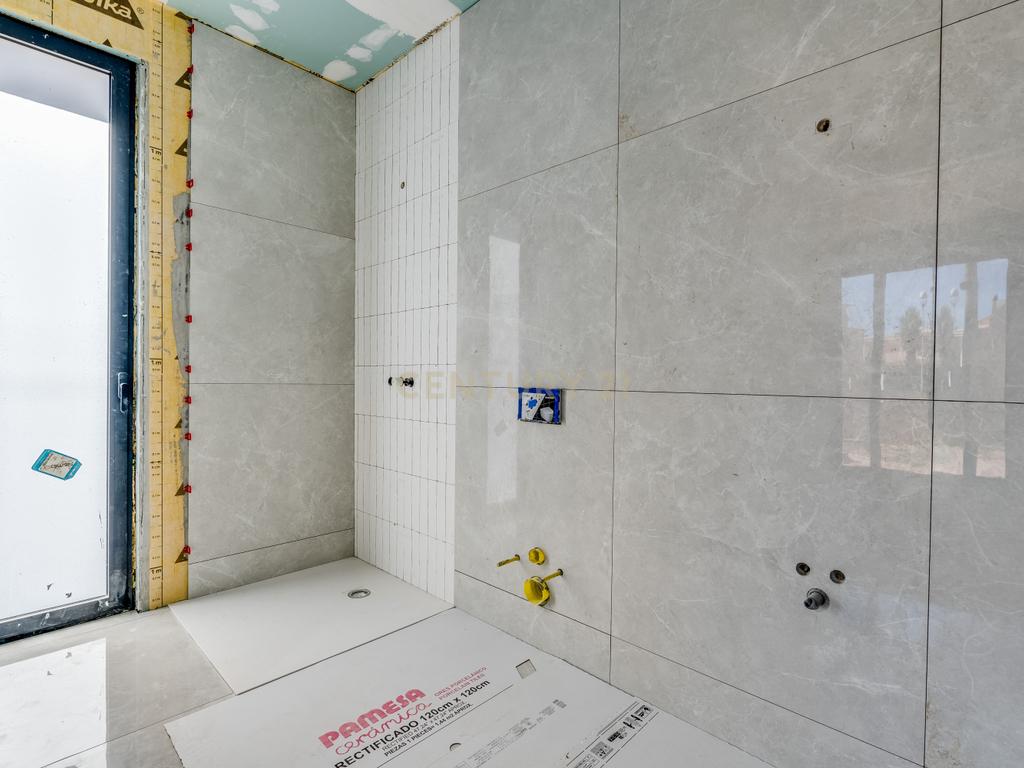 Moradia T5 contemporânea em construção avançada com piscina | Álamos, Guia – Albufeira - Image 12