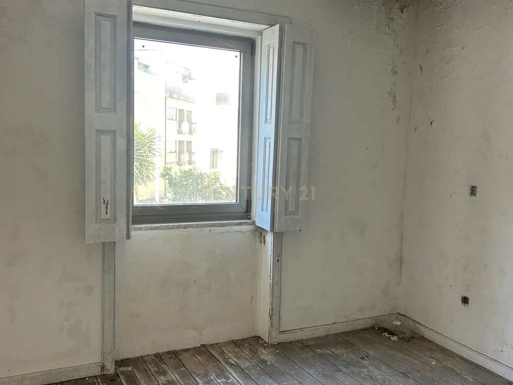 🔥 Moradia para Reabilitação no Porto | Estudo para 7/8 Apartamentos | Excelente Investimento - Image 29