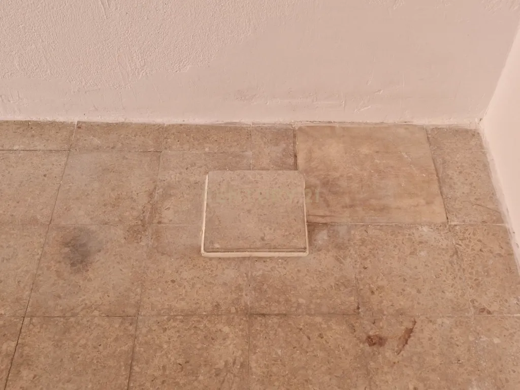 Garagem ampla com acesso direto à rua em Mem Martins, Sintra - Image 6