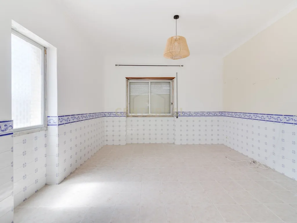 Apartamento T3 em Corroios com Varanda - Image 9