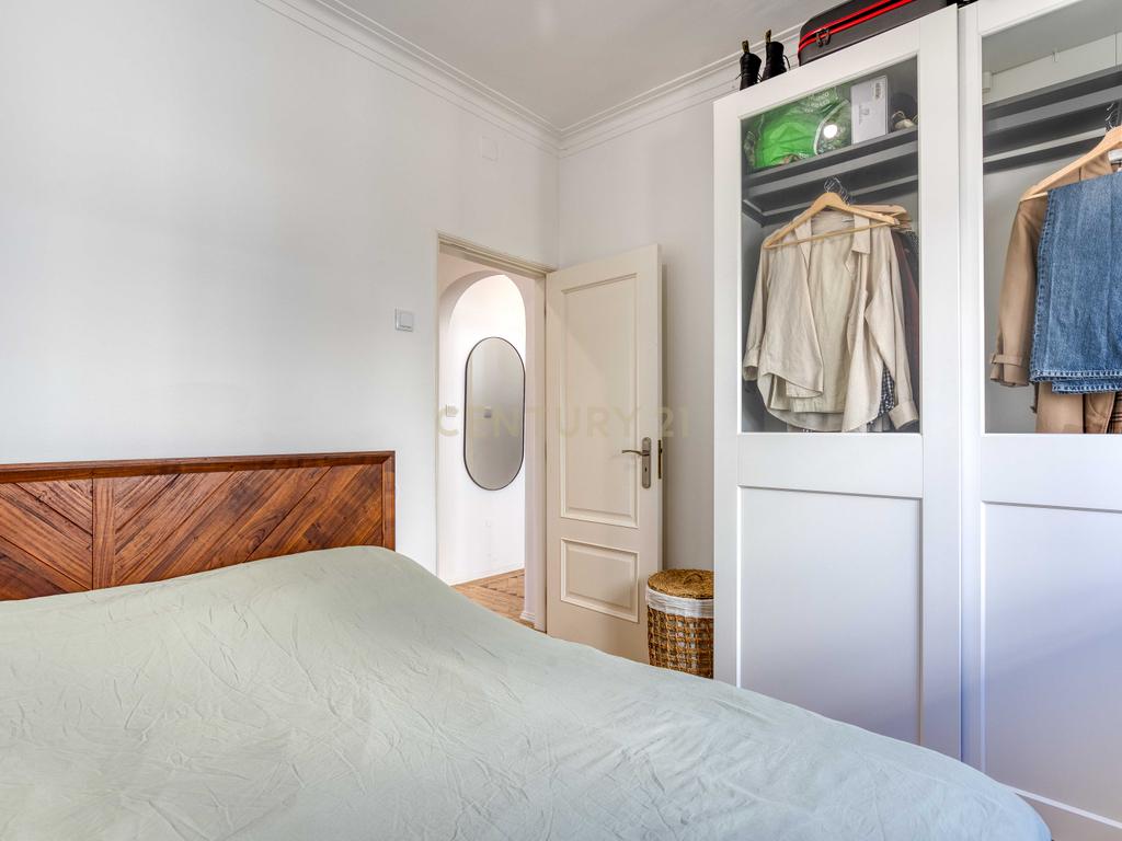 T2 renovado em 2024, cozinha equipada e excelente luminosidade em Queluz - Image 23