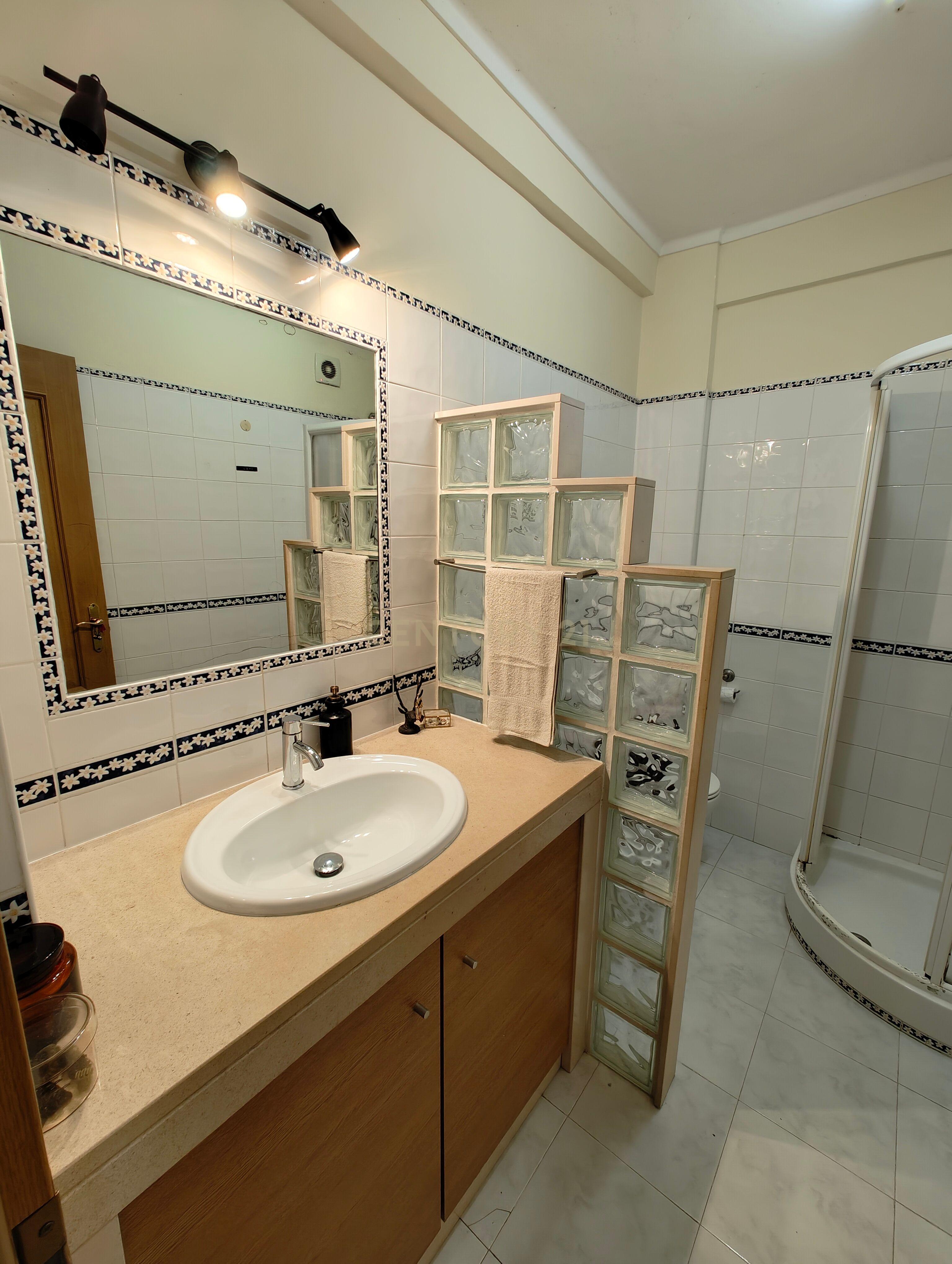 Apartamento duplex T3 + 2 em Queluz - Image 40