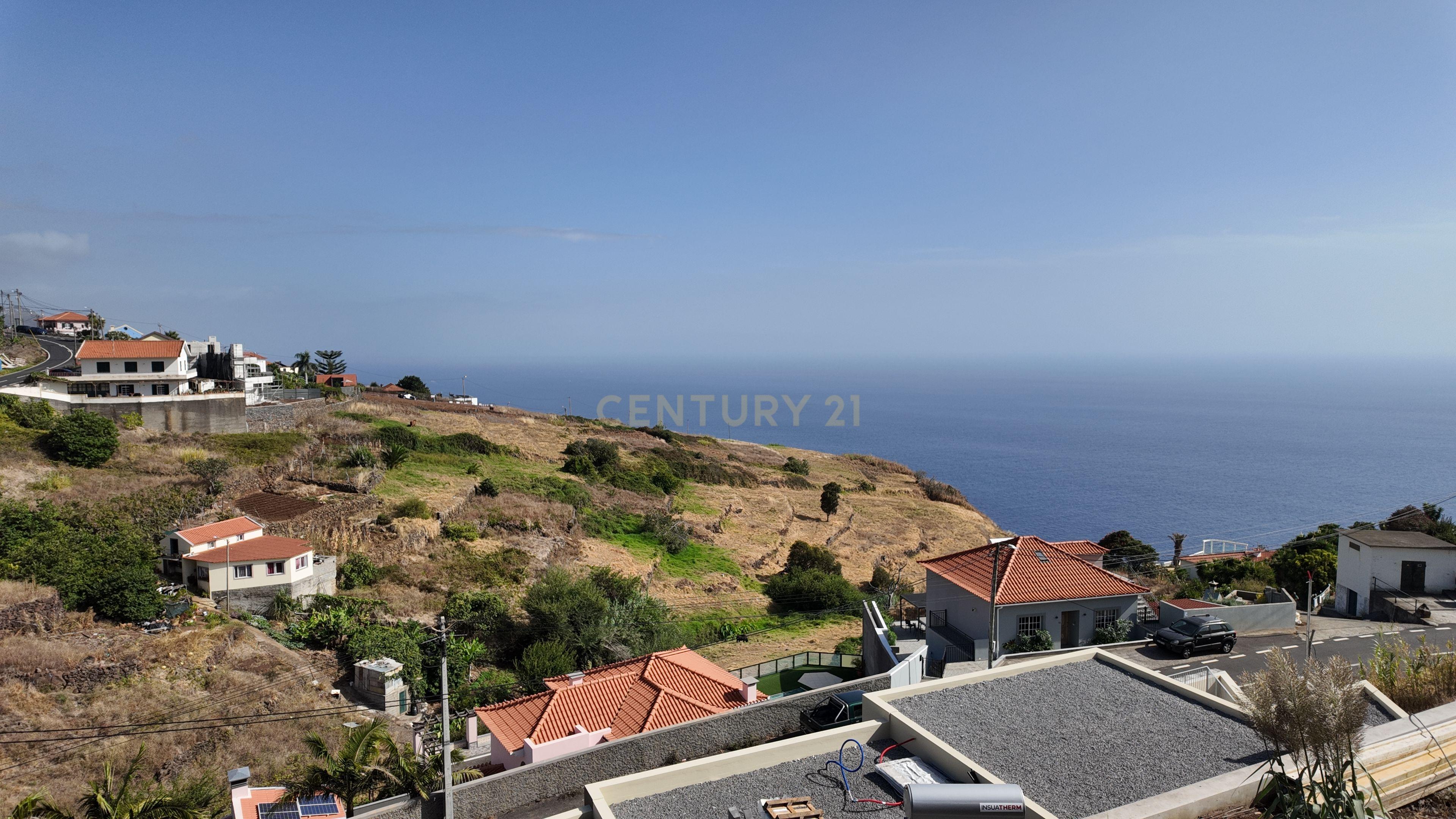 Fotografia 12 de Moradia Contemporanêa - T3 - Estreito da Calheta