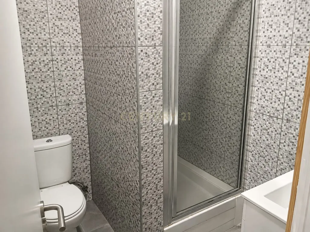 Loja convertida em 2 Estúdios Habitação - T3 + T0 - Arrentela,Seixal - Image 3