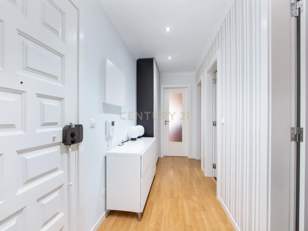 Apartamento T2 no Pinhal Novo com varanda e arrecadação - Image 5