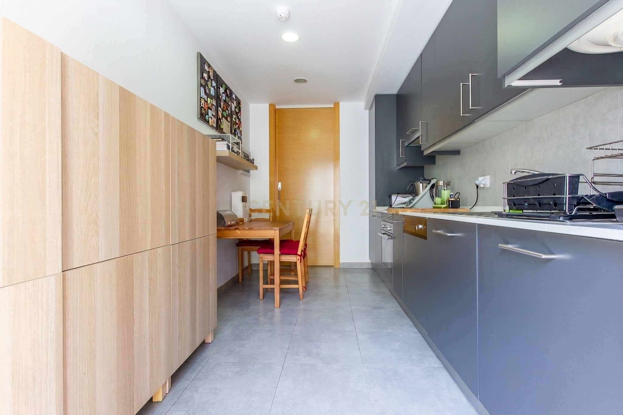 Fotografia 11 de Apartamento T2 moderno com lugar de garagem, Quinta do Património (Sacavém)