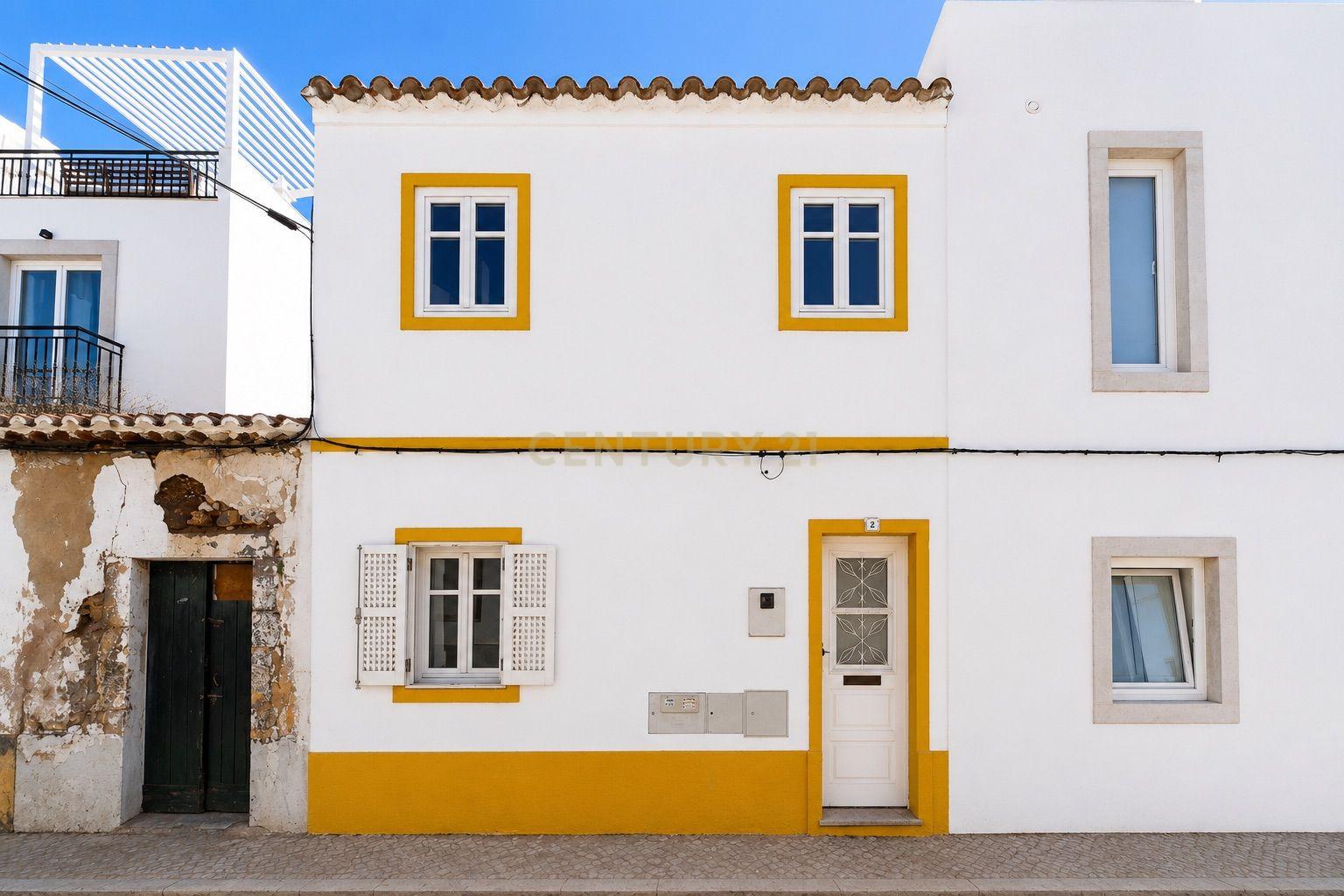 Moradia tradicional T1 com terraço, no centro histórico de Tavira