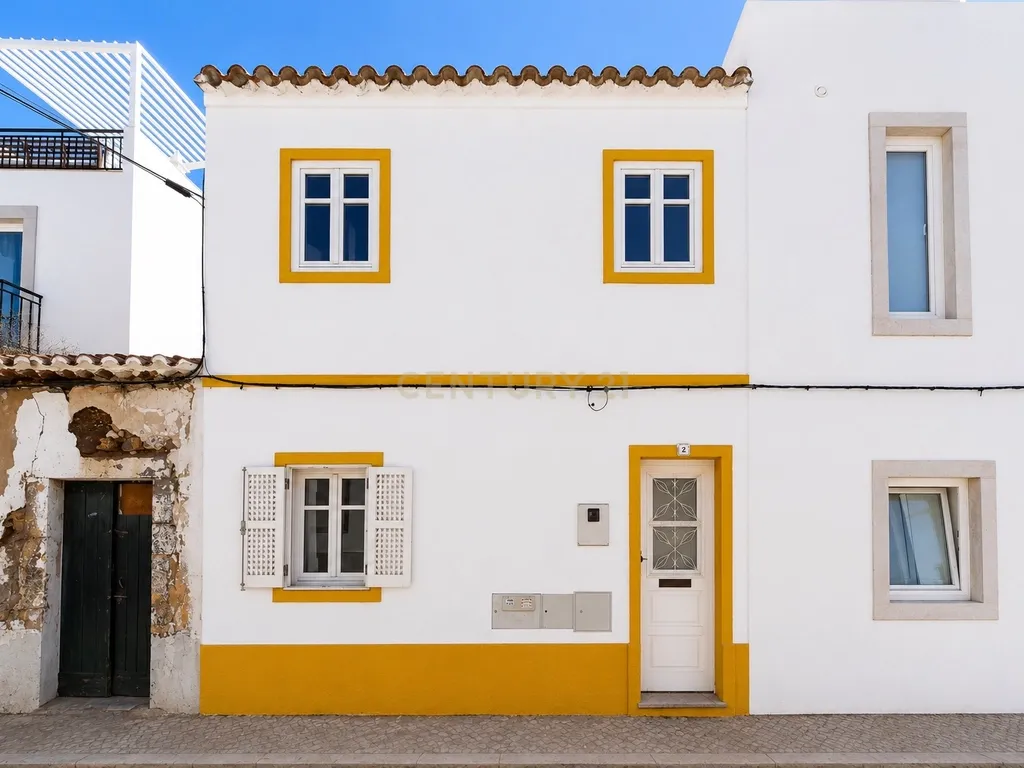 Moradia tradicional T1 com terraço, no centro histórico de Tavira - Image 1