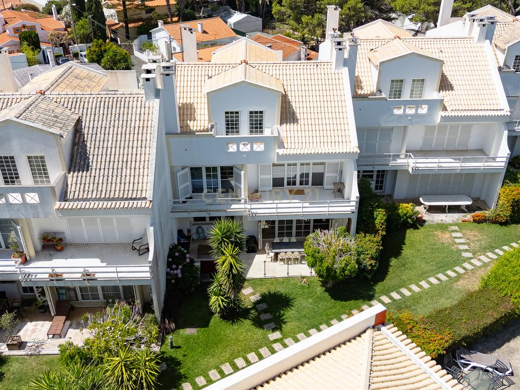 Moradia em Banda T5 | Murches – Cascais - Image 1