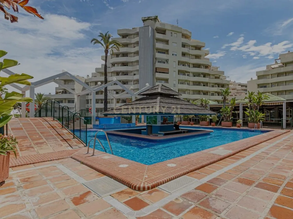 Apartamento T1 em Málaga com Vista e Acesso a Piscina - Image 12