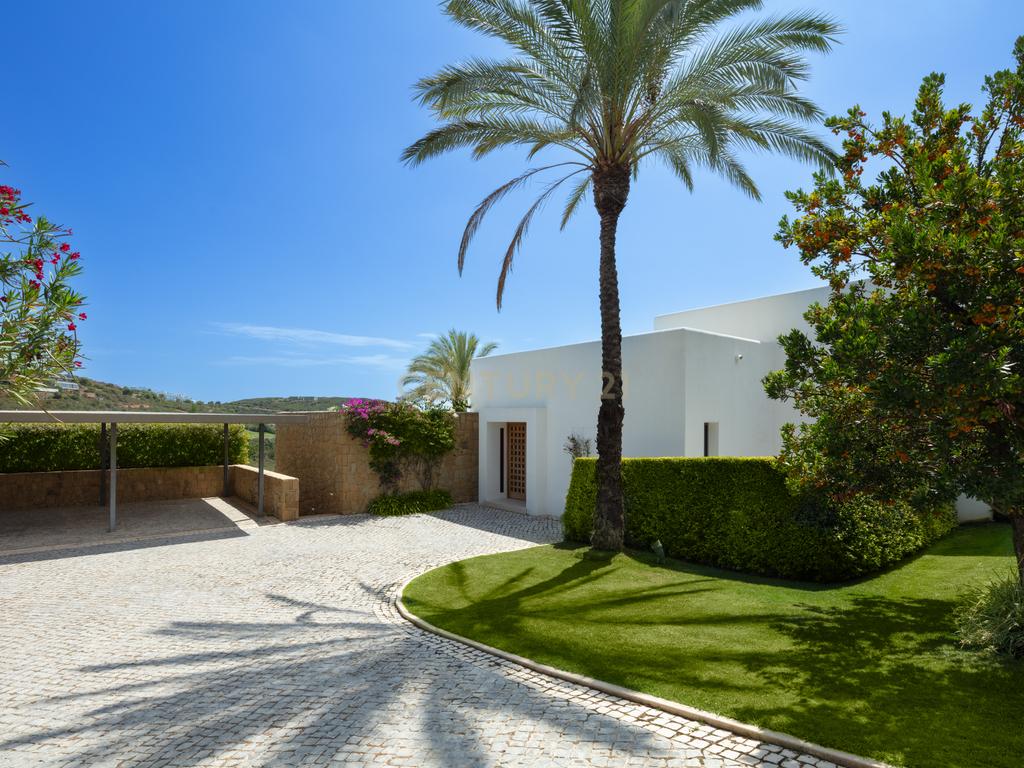 Villa Green 10: Elegância Contemporânea e Luxo à Beira do Golfe na Finca Cortesin - Image 21
