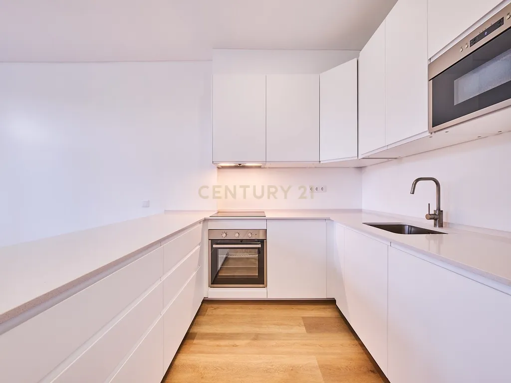 Apartamento T2 de Prestígio Totalmente Renovado na Avenida Luísa Todi – Setúbal - Image 5