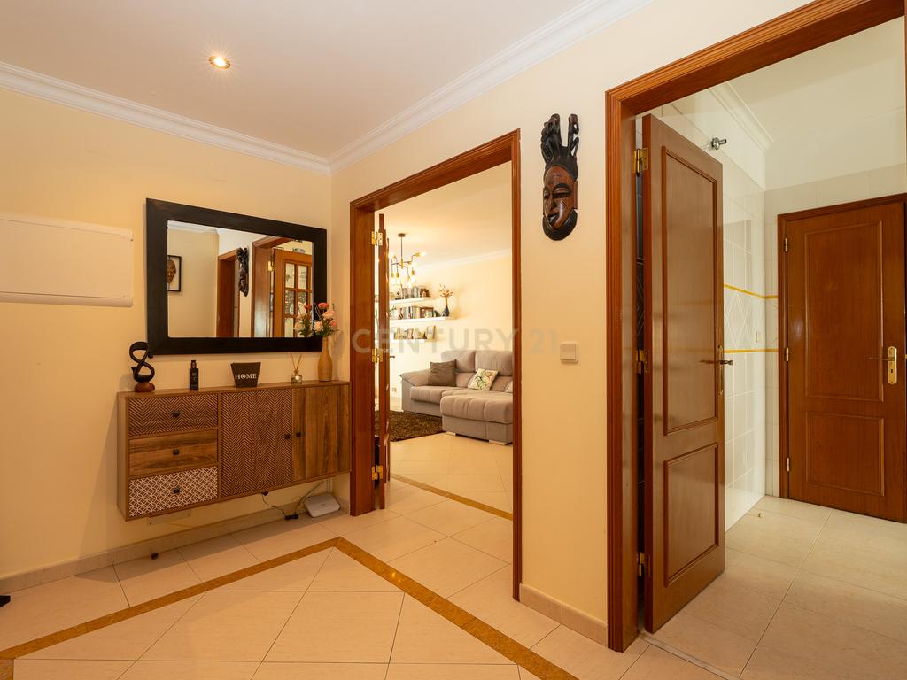 ** ESPECTACULAR APARTAMENTO NO CENTRO DE MAFRA, COM PARQUEAMENTO ** - Image 14