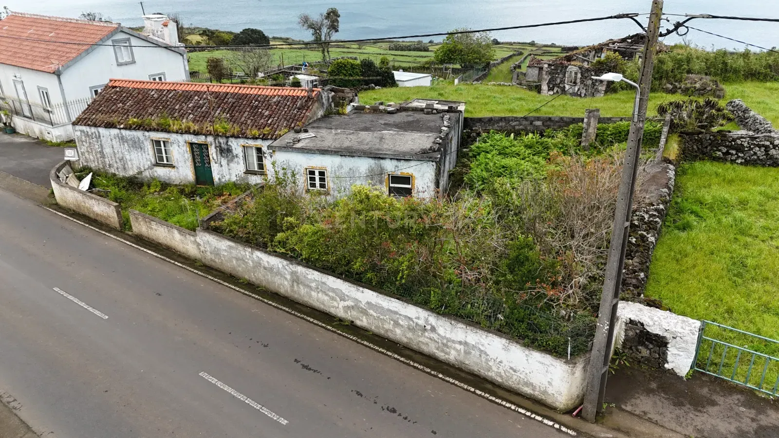 Fotografia 2 de Moradia para recuperação nas Doze Ribeiras, Angra do Heroísmo