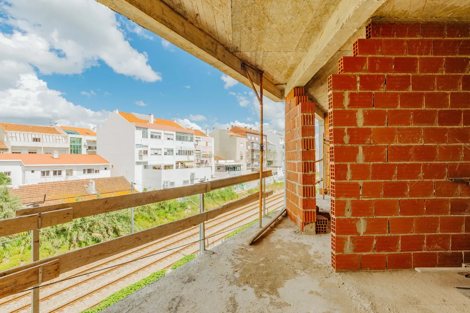Moradia Unifamiliar de Tipologia T2 em Construção - Image 28