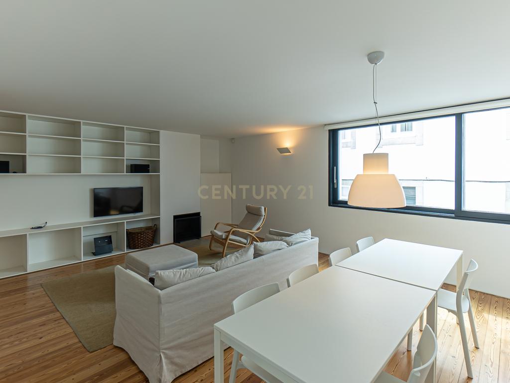 Apartamento T2 com 149 m2 - Centro Histórico de Matosinhos - Image 1