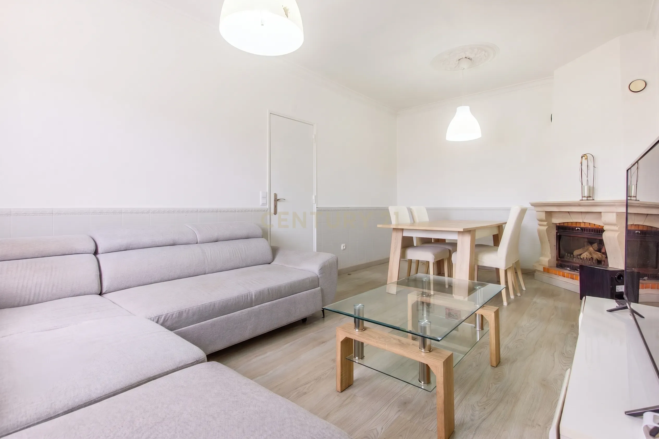 Fotografia 6 de Excelente Apartamento de 4 Assoalhadas com Terraço e Sótão Independente na Quinta do Conde.
