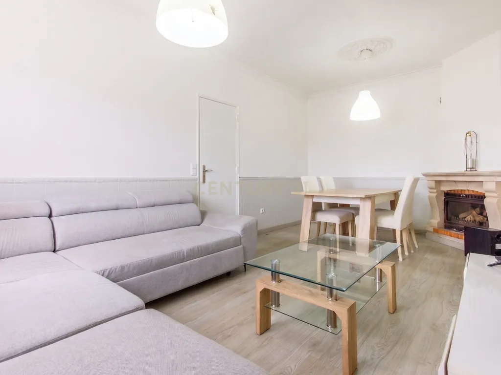 Excelente Apartamento de 4 Assoalhadas com Terraço e Sótão Independente na Quinta do Conde. - Image 6