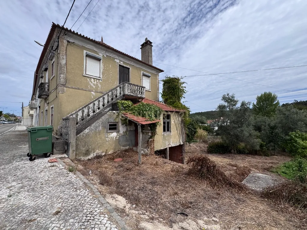 Moradia T6 para Recuperação - Zona Histórica - Albergaria dos Doze, Pombal - Image 4