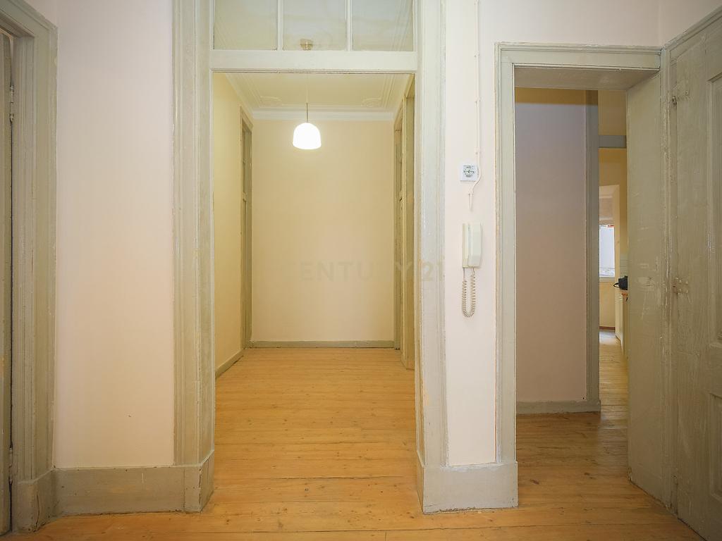 Escritório com 4 Divisões em prédio pombalino na Rua da Madalena N.90, em plena Baixa de Lisboa. Para Arrendamento. - Image 10