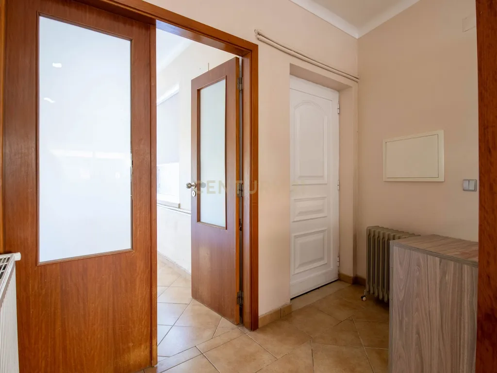 Moradia de arquitetura moderna no Juncal-Porto de Mós - Image 27
