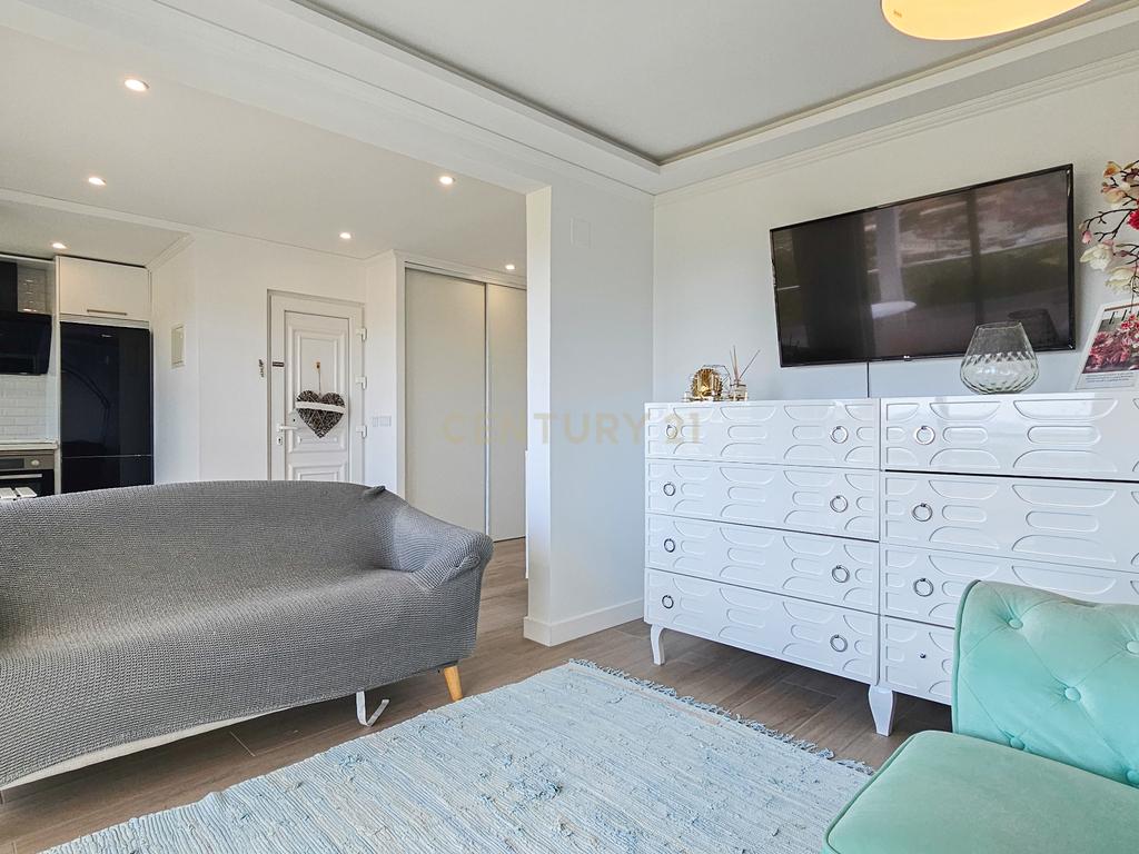 Apartamento T2 |  Renovado | Varanda | Vista Mar | Albufeira - Image 9