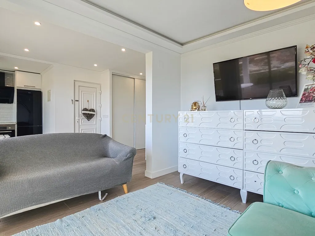 Apartamento T2 | Renovado | Varanda | Vista Mar | Albufeira - Image 9
